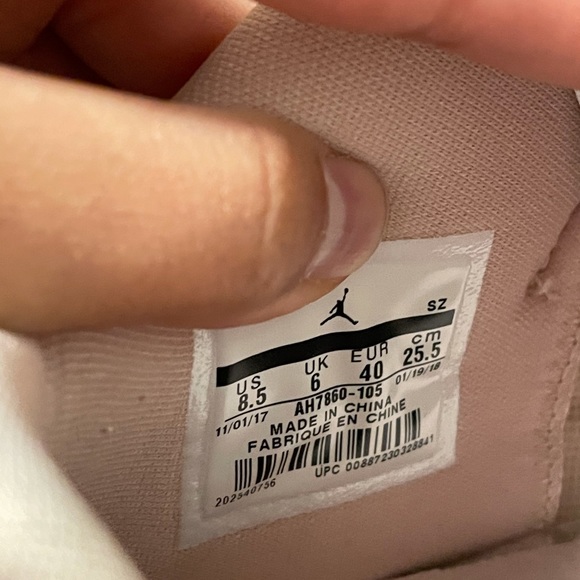 Jordan 11 rose golds - Picture 3 of 5